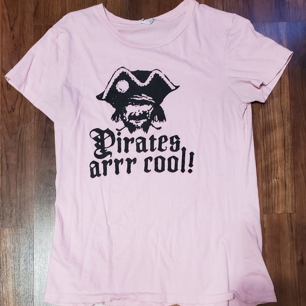 Rose Tyler "Pirates Arrr Cool" T-Shirt